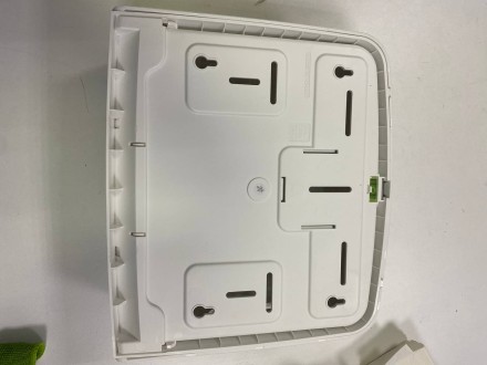 Диспенсер бумажных полотенец WisePro M620-W на 1 пачку Z-сл белый / 72300