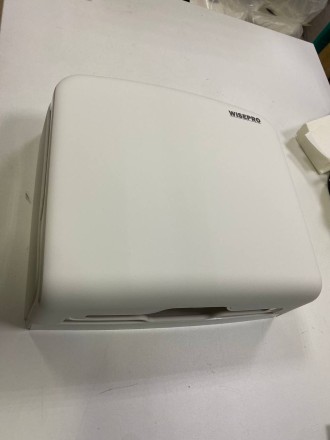 Диспенсер бумажных полотенец WisePro M620-W на 1 пачку Z-сл белый / 72300