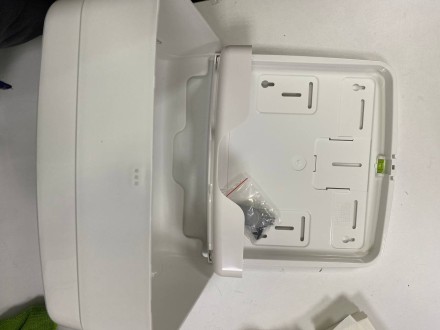 Диспенсер бумажных полотенец WisePro M620-W на 1 пачку Z-сл белый / 72300