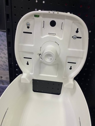 Диспенсер туалетной бумаги WisePro M610-W для средних и больших рулонов пластик белый / 72500