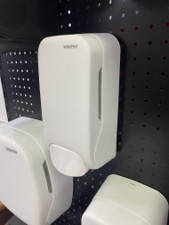 Дозатор для ДЕЗИНФИЦИРУЮЩЕГО СРЕДСТВА WisePro M240M-WD наливной механический 1000 мл, белый / 72015