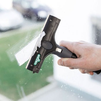 Скребок для мытья окон Unger ErgoTec Ninja с углом 30° и лезвием 15 см / EN150